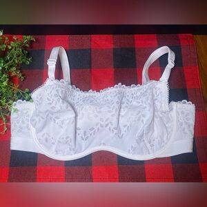 NWT Victoria's Secret White Lace Underwire Bralette